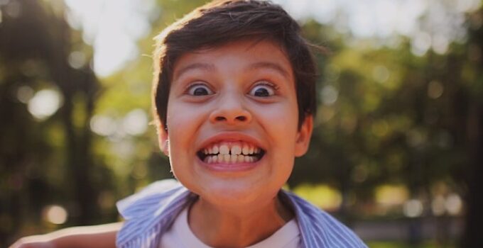 enfant qui grince des dents